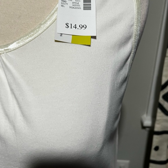 Plus Size Top - Picture 3 of 4